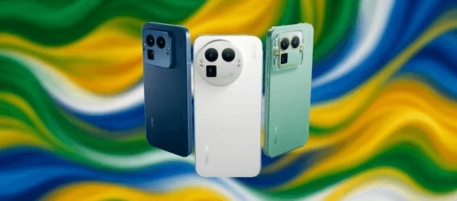 Detalhe do módulo de câmeras do Realme GT 8 Pro mostrando a inscrição da parceria com Ricoh GR nas cores verde branco e azul