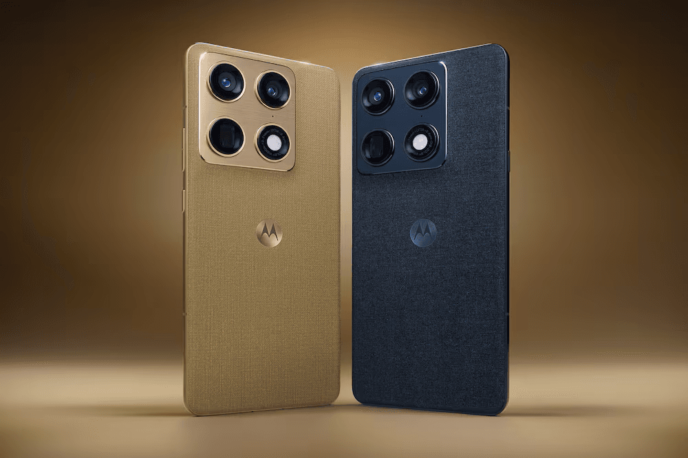 Novos smartphones Motorola Signature 2026 lado a lado nas cores Pantone Martini Olive e Carbon, exibindo acabamento texturizado premium.