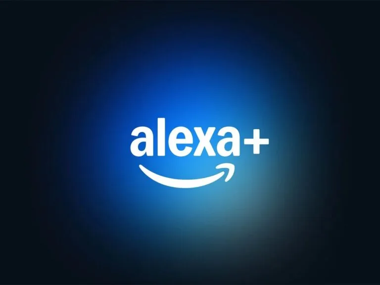 Dispositivo Amazon Echo com a assistente Alexa+ ativada no Brasil