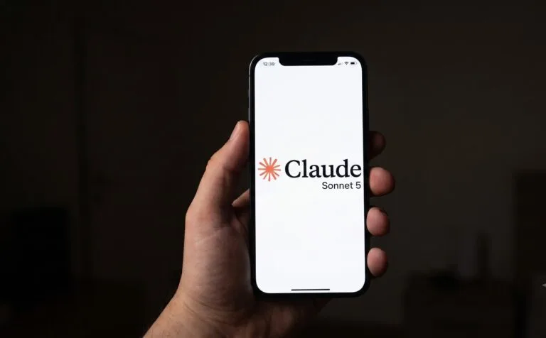 Claude Sonnet 5 ícone do aplicativo Anthropic em destaque