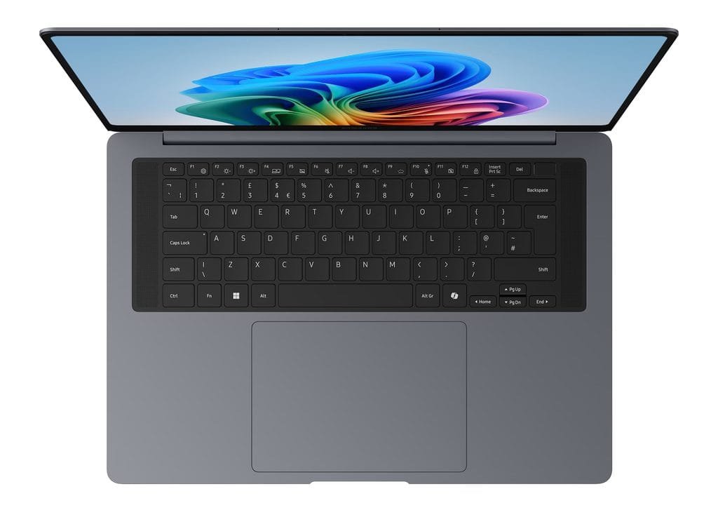 Notebook Samsung Galaxy Book 6 Pro aberto sobre a mesa